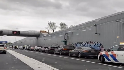 Polis düğün konvoyunda korna çalanları kenara çekip ceza yazdı