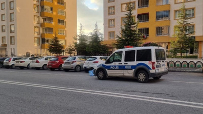 Kurusıkı tabanca ateş alınca yaralandı