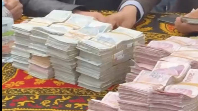 Mersin'de düğünde gelin ve damada servet değerinde takı