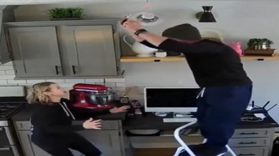 Elektrik akımına kapılma şakası acıyla sonlandı