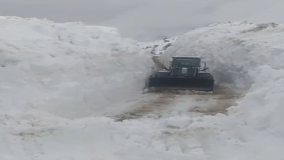 Hakkari'de mayıs ayında karla mücadele
