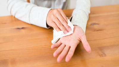 Aşırı el terlemesi neyin habercisi? Uzmanlar uyardı