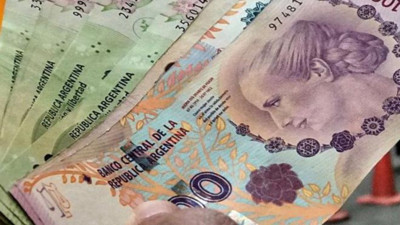 Arjantin 10 bin peso bastı. Karşılığı ise 11 dolar oldu