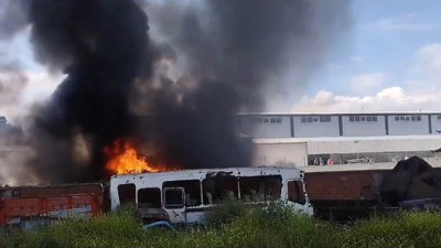 Geri dönüşüm tesisinde yangın (08 Mayıs 2024)