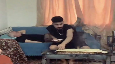 Canlı yayında evin içinde mangal yapan aile şaşırttı