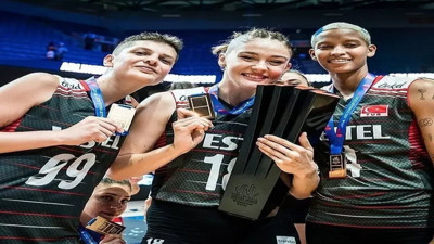 Zehra, Ebrar ve Vargas takım elbise giydi. Sosyal medya sallandı