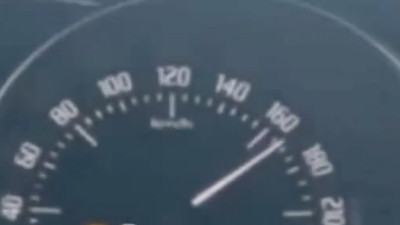 Bursa'da yaklaşık 180 km hızla giden tır görenleri korkuttu