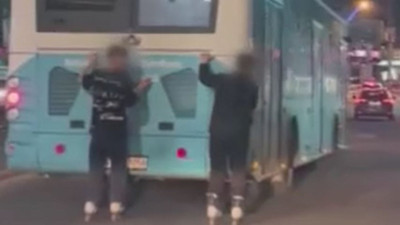 Gençlerin patenle ölümüne yolculuğu kamerada