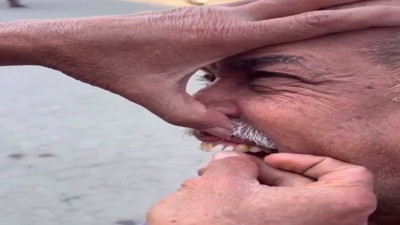 Seyyar dişçi görenleri şaşırttı