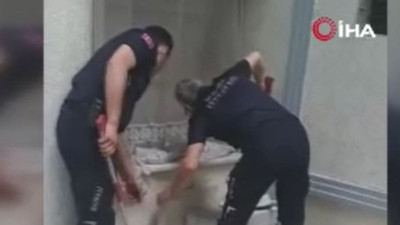 Yerin altından fışkırıyor. Siteye girdi alarm verildi