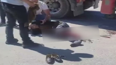 Yaşlı kadın fabrikadan çıkan tırın altında kaldı