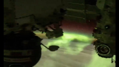 Dünya genelinde görülen kuzey ışıkları dünya dışından nasıl görünüyor?