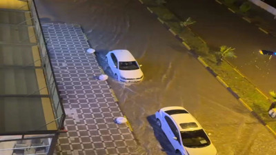 Sağanak yağış, Dörtyol'da su baskınlarına neden oldu