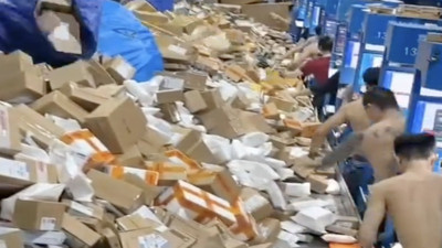 Online alışveriş Çin'de başka bir boyuta ulaştı: Kargo firmasından görüntüler