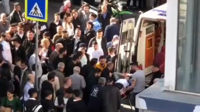 Küçükçekmece'de otomobil yayaların arasına daldı: 5 yaralı