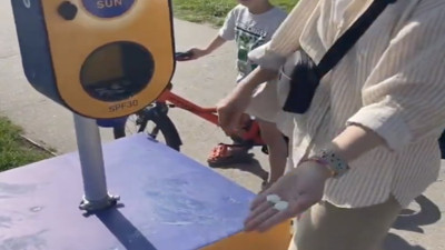 Sokakta ücretsiz güneş kremi hizmeti sosyal medyada beğeni topladı