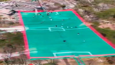 Gökyüzüne kurulan bir futbol sahasında maç yapar mıydınız?