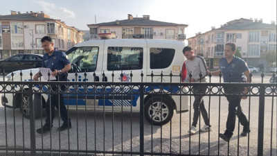 Yaşlı adamı tartaklayıp gasp etti