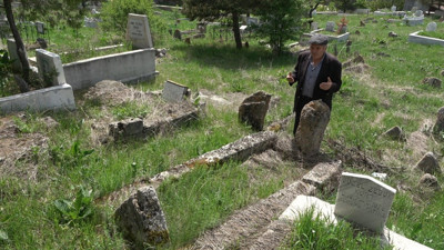 Köyde gizemli mezar. Herkes birbirine soruyor