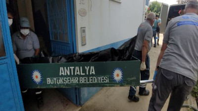 Ev sahibi koklayarak kiracısının ölümünü ortaya çıkardı