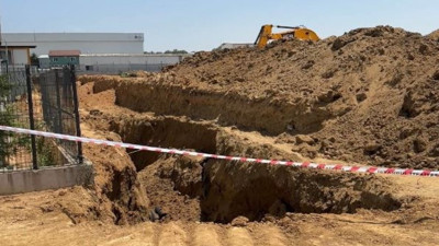 2 işçiyi toprak yuttu