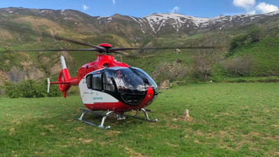 Tarlada ayağı kırılan vatandaş için ambulans helikopter havalandı