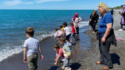 Hayatlarında ilk kez deniz gören çocukların şaşkınlığı