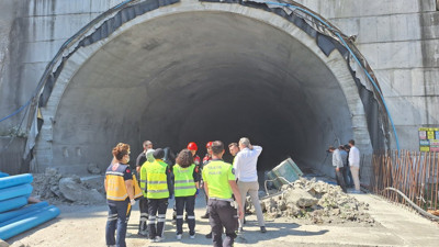 Tünel inşaatında iskele çöktü