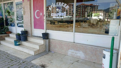 Berberin ağılda cesedi bulunmuştu. Arkadaşı dedikodu yaptığı için öldürmüş