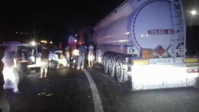 Minibüs ile akaryakıt yüklü tanker çarpıştı: 14 yaralı