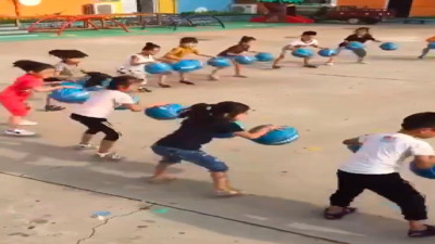 Küçük çocukların senkronizasyonu göz doldurdu