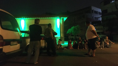 Telefon başlayan tartışma sokakta devam etti: 4 yaralı