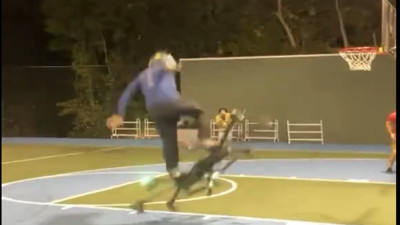 Drone ile yükselip havada basketbol oynamaya çalışırken düştü