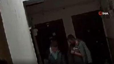 2 Şahıs ayakkabı çalarken güvenlik kamerasına yakalandı