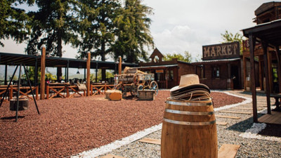 Teksas'ı Trabzon'a taşıdı. Şapkasını takan çocukluğuna dönüyor