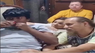 13 yıl önce ölen tarikat liderinin yeniden dünya geldiğine inanıyorlar. Ha buradaki tarikatçılar ha oradaki tarikatçılar