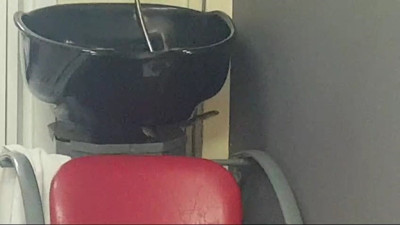 Kuaförde yılan paniği. Kaçacak yer aradılar