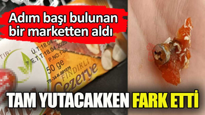 Adım başı bulunan bir marketten aldı. Tam yutacakken fark etti