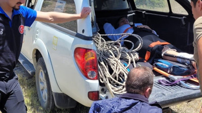 Doğa yürüyüşünde ayağı kırılan kadını UMKE ve AFAD ekipleri kurtardı