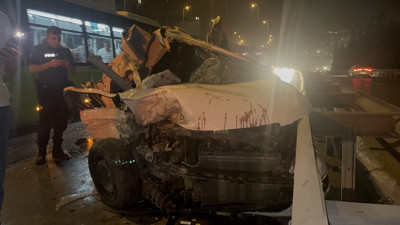 Körfez'de meydana gelen kazada otomobil kağıt gibi ezildi