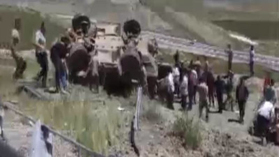 Van'da askeri araç devrildi. 4 yaralı