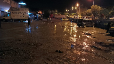 Önce sağanak sonra sel vurdu