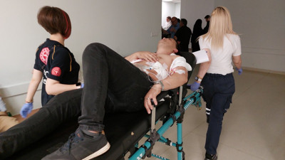 Müşterinin bıçakladığı garson ağır yaralandı