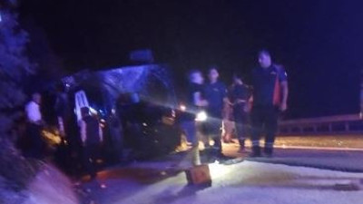 D100'de otobüs devrildi: 9 Kişi yaralandı