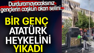 Bir genç Atatürk heykelini yıkadı. Durduramayacaksınız gençlerin coşkun akan selini