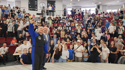 Türkiye'nin ilk astronotu Gezeravcı Eskişehir'de öğrencilerle buluştu