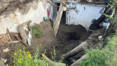 Aşırı yağış nedeniyle kerpiç evin çatısı çöktü. 1 kişi enkaz altında kaldı