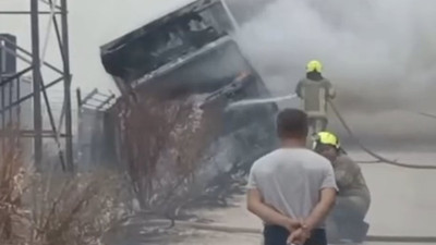 Kamyonete giren arı kazaya neden oldu