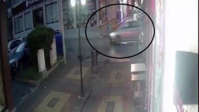 Bisikletiyle aniden yola fırlayan çocuğa otomobil çarptı