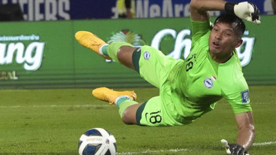 Çinliler Singapurlu kaleciye para gönderdi